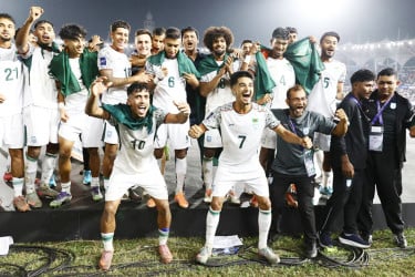 ১৮ কোটি মানুষকে খুশি করতে পেরেছি, এটা এফএ কাপ জয়ের মতোই : হামজা