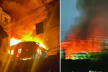 রাজধানীতে রিকশা গ্যারেজে আগুন