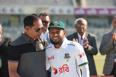 মুশফিকের ঐতিহাসিক টেস্ট ম্যাচে বিসিবির বিশেষ আয়োজন