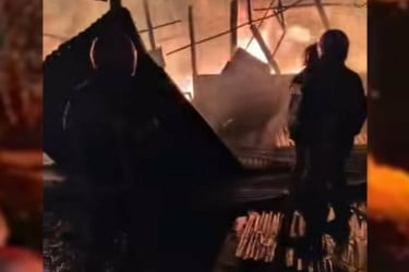 নারায়ণগঞ্জে প্লাস্টিক কারখানায় আগুন