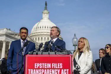 কুখ্যাত সেই এপস্টেইনের ফাইল প্রকাশে মার্কিন কংগ্রেসের অনুমোদন