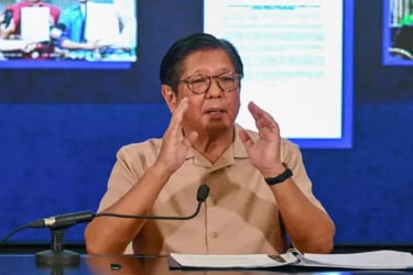 মাদকাসক্তির অভিযোগ বোনের, প্রত্যাখ্যান ফিলিপাইন প্রেসিডেন্টের