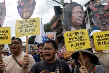 ফিলিপাইনে বিক্ষোভের মুখে দুই মন্ত্রীর পদত্যাগ