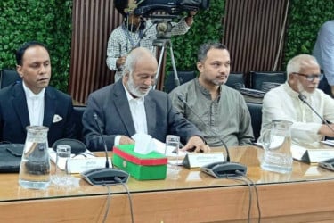 সুষ্ঠু নির্বাচন আয়োজনে ইসিকে শক্ত অবস্থানে থাকার আহ্বান মঈন খানের