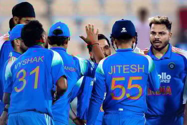 ওমানকে হারিয়ে এশিয়া কাপের সেমিফাইনালে ভারত