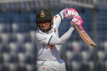 শততম ম্যাচে সেঞ্চুরি থেকে ১ রান দূরে মুশফিক, বাড়ল অপেক্ষা