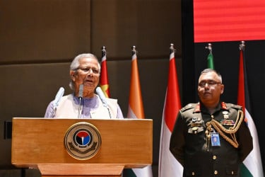 শান্তিপূর্ণ নির্বাচন আয়োজনে সামরিক বাহিনীর সহায়তা চাইলেন প্রধান উপদেষ্টা