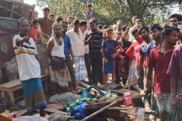 বাসকে সাইড দিতে গিয়ে দোকানে উঠে গেল কাভার্ডভ্যান, দোকানির মৃত্যু