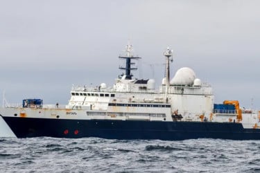 রুশ গুপ্তচর জাহাজ থেকে ব্রিটিশ পাইলটদের ওপর নজরদারির অভিযোগ