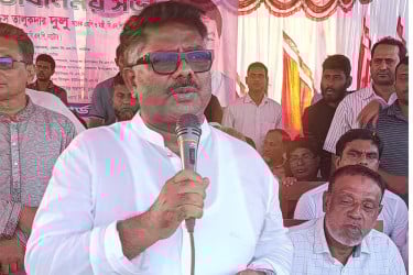 শেখ হাসিনাকে বন্দী বিনিময় চুক্তির মাধ্যমে ফিরিয়ে রায় কার্যকর করতে হবে : দুলু