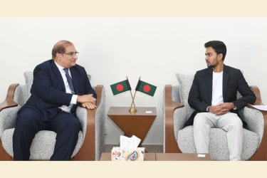 স্থানীয় সরকার উপদেষ্টার সঙ্গে পাকিস্তানের হাইকমিশনারের সৌজন্য সাক্ষাৎ