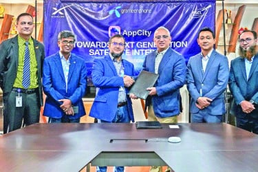 বাংলাদেশ স্যাটেলাইট কোম্পানি লিমিটেডের সঙ্গে চুক্তি