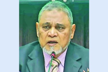 নিরপেক্ষ ভোটের প্রতিশ্রুতিতে অটল