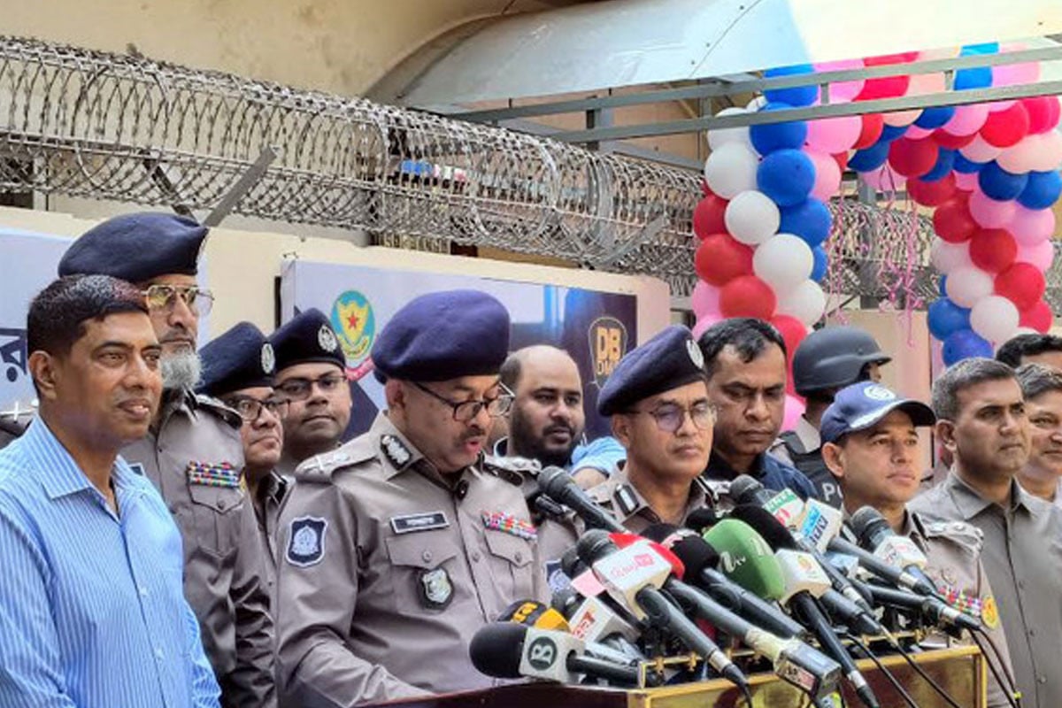 ডিজিটাল প্ল্যাটফর্ম ব্যবহারে সতর্ক থাকার আহ্বান ডিএমপি কমিশনারের