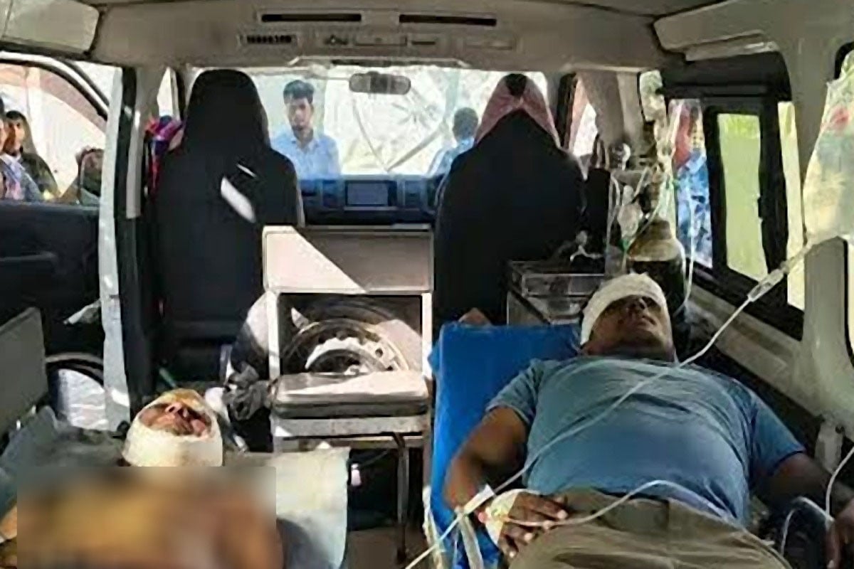 রুমায় পর্যটকবাহী চাঁদের গাড়ি উল্টে আহত ১১