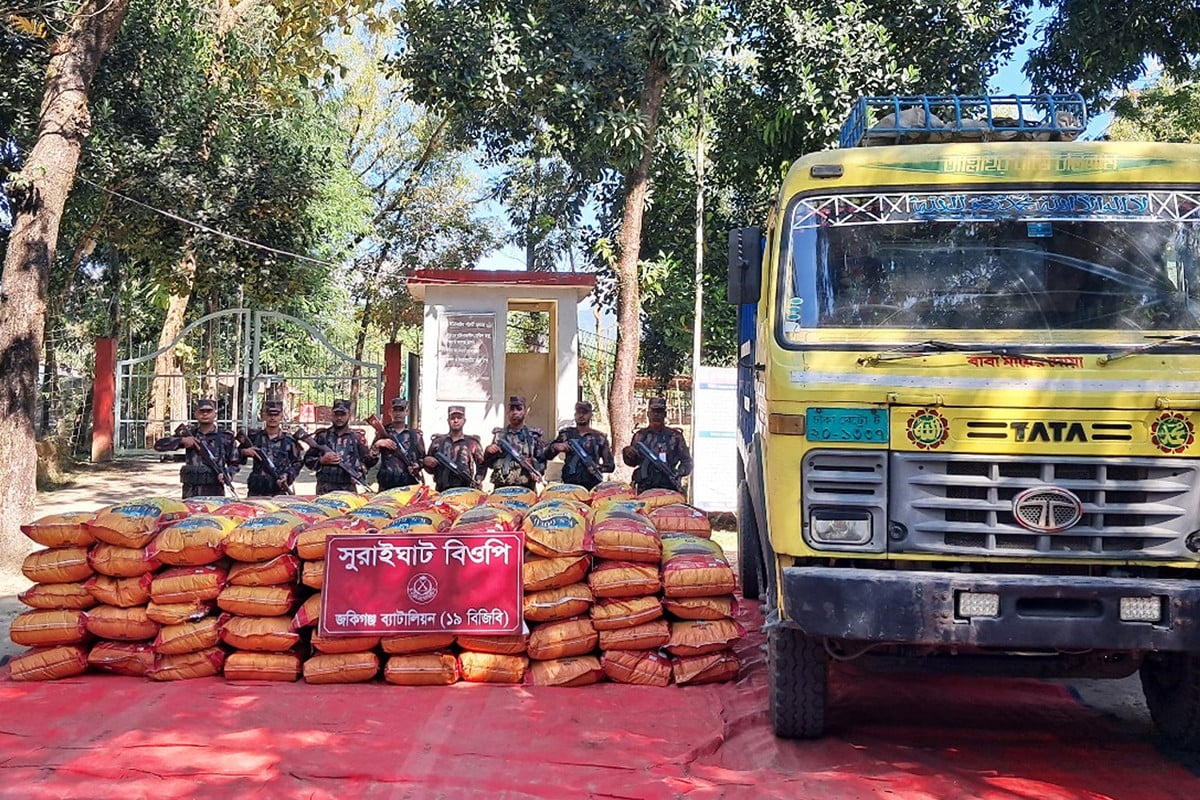 ধানের তুষের নিচে মিললো কোটি টাকার মসলা