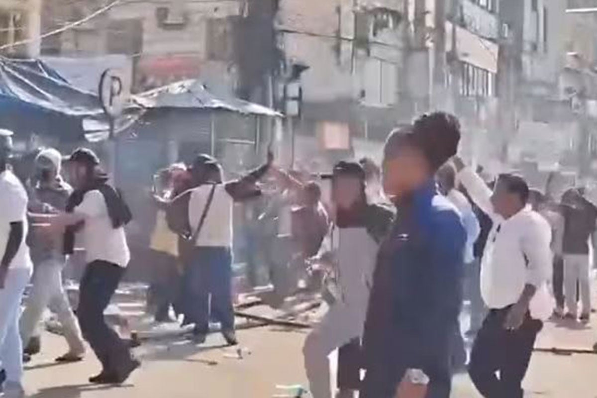 নেপালে ক্ষমতাচ্যুত প্রধানমন্ত্রী অলির সমর্থকদের সঙ্গে জেন-জি’র সংঘর্ষ