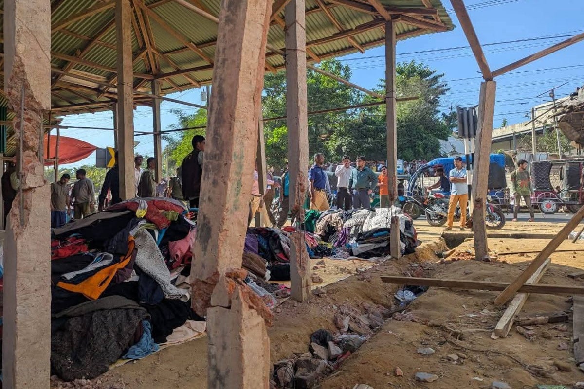 উখিয়ায় অবৈধ স্থাপনা উচ্ছেদ অভিযান