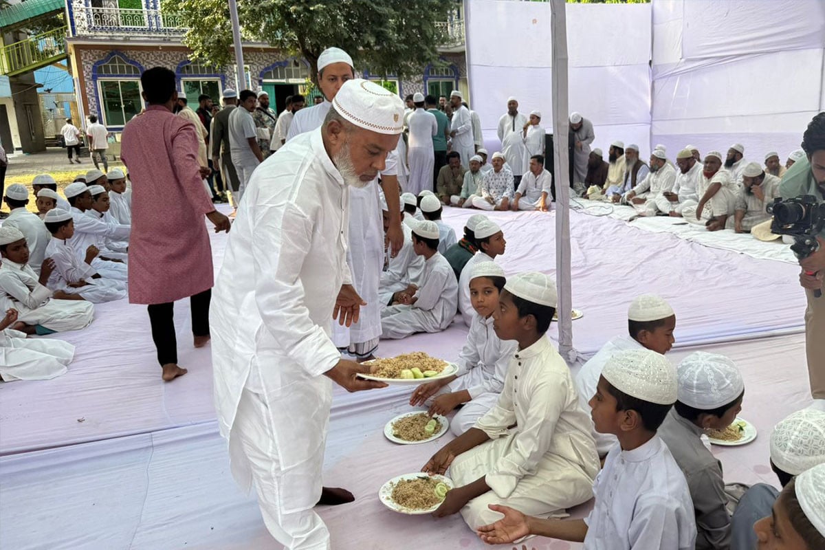 তারেক রহমানের জন্মদিন উপলক্ষে মাদ্রাসা শিক্ষার্থীদের মধ্যাহ্নভোজ করলেন মান্নান