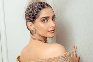 ফের মা হচ্ছেন অভিনেত্রী, ‘দ্বিগুণ ঝামেলা’ বলছেন স্বামী