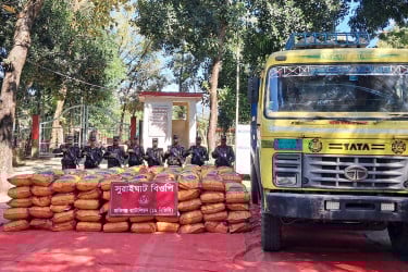 ধানের তুষের নিচে মিললো কোটি টাকার মসলা