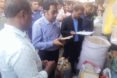 ভূরুঙ্গামারীতে নিষিদ্ধ পলিথিনের বিরুদ্ধে মোবাইল কোর্ট, জরিমানা