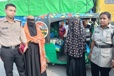 গাইবান্ধায় ৫০ বোতল ফেনসিডিলসহ দুই নারী গ্রেপ্তার