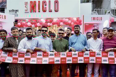 খিলগাঁওতে মাইক্লোর শোরুম উদ্বোধন করলেন হাবিব