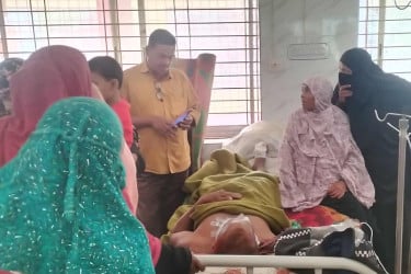 ঝিনাইদহে বৃদ্ধকে কুপিয়ে হত্যাচেষ্টা, অস্ত্রসহ যুবক গ্রেপ্তার