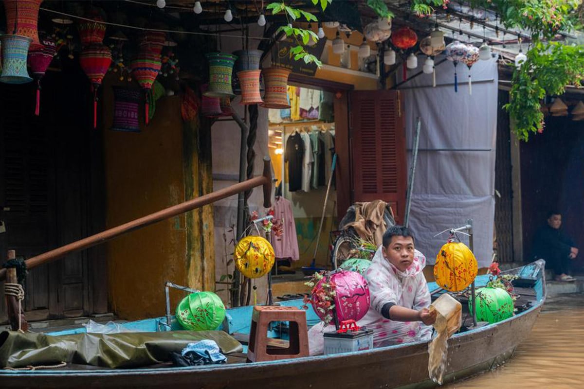 টানা বর্ষণে ভিয়েতনামে ভয়াবহ বন্যা, কমপক্ষে ৪১ জনের প্রাণহানি