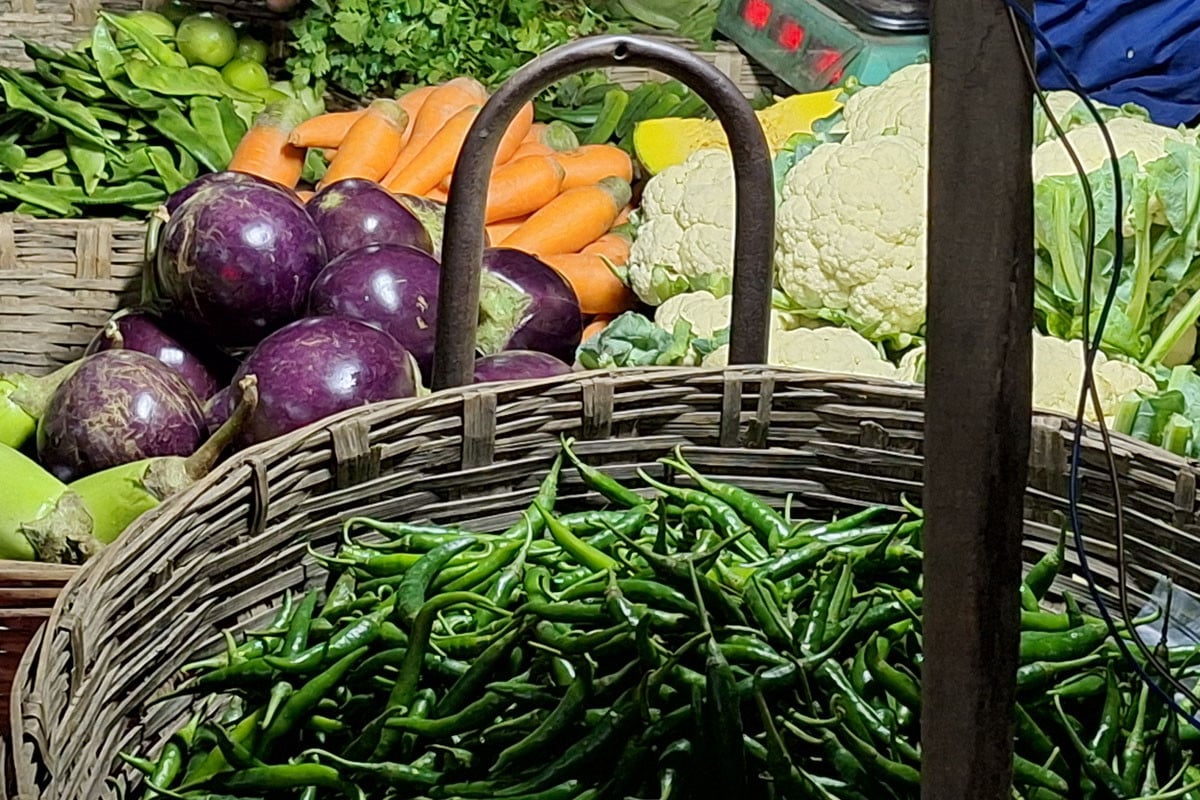 শেরপুরে শীতের সবজির দাম চড়া