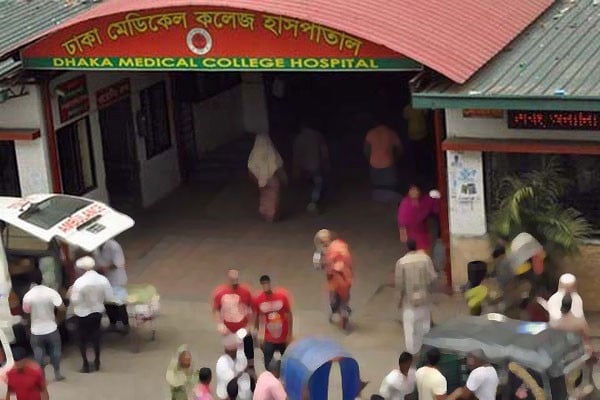 ভূমিকম্প : ঢাবি শিক্ষার্থীসহ ২১ জন ঢামেকে