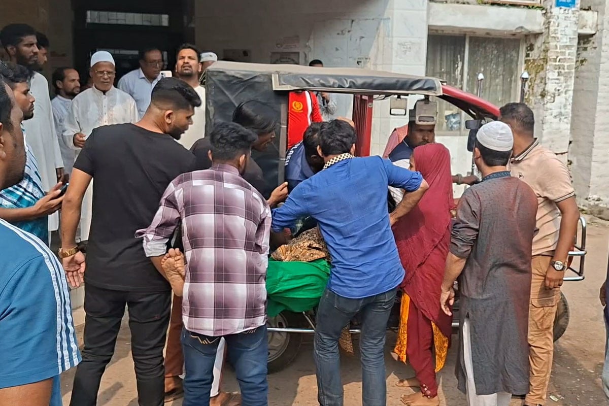 ভূমিকম্পের সময় হুড়োহুড়ি করে নামতে গিয়ে তিন শতাধিক শ্রমিক আহত