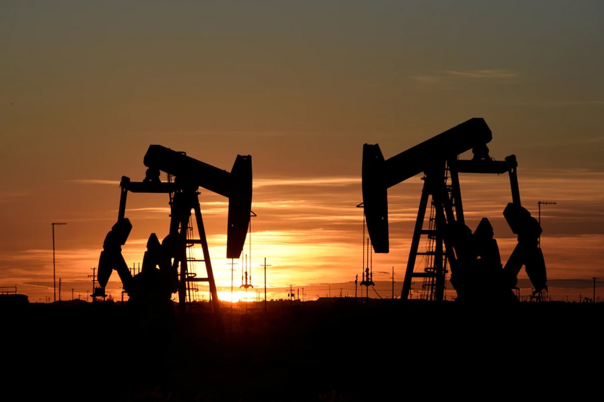 আমেরিকার চাপে রুশ তেল আমদানি বন্ধ করল মুকেশ আম্বানি