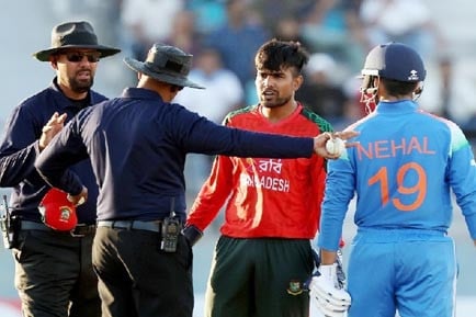 শেষ বলের ভুলে ক্ষমা চাইলেন আকবর