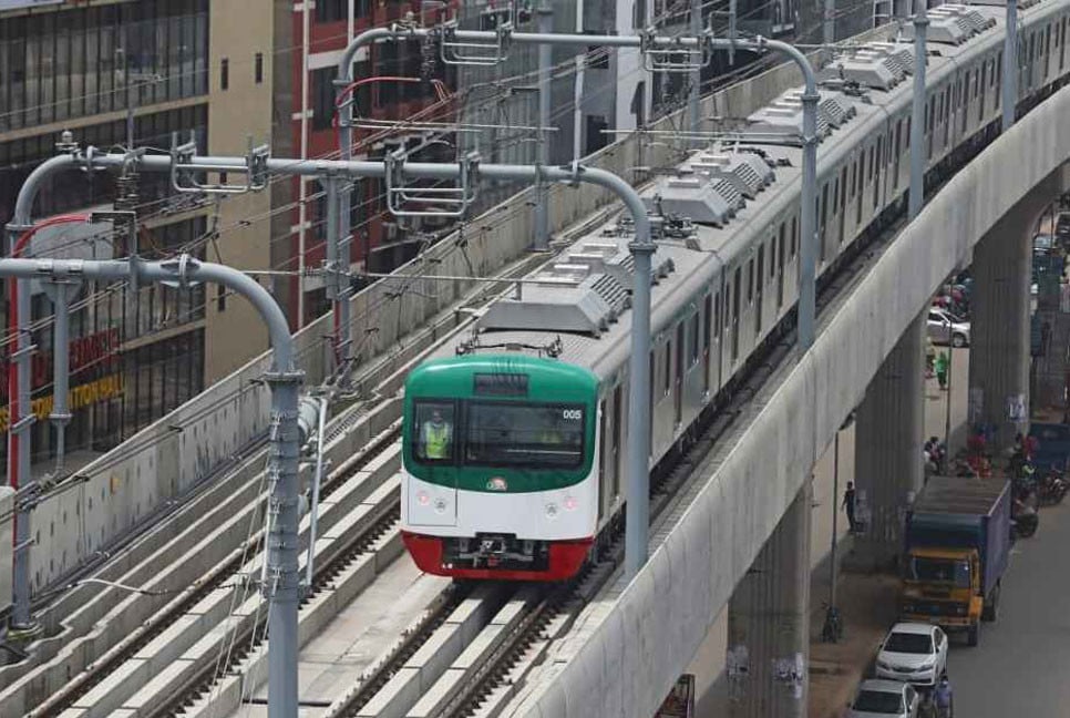 মেট্রো রেলের লাইন থেকে দুই অবিস্ফোরিত ককটেল উদ্ধার