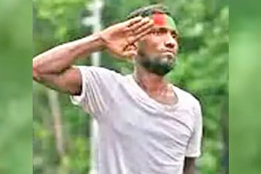 রিকশাচালক সুজন কিনলেন এনসিপির মনোনয়নপত্র