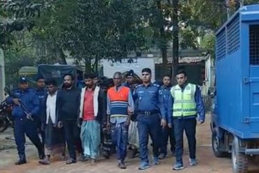 চাঁপাইনবাবগঞ্জে পুলিশের বিশেষ অভিযানে গ্রেফতার ৪০