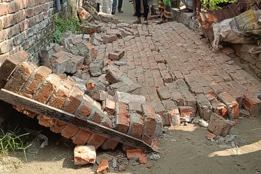 ভূমিকম্পে দেয়াল ধসে নবজাতকের মৃত্যু, আহত মা