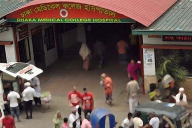 ভূমিকম্প : ঢাবি শিক্ষার্থীসহ ২১ জন ঢামেকে