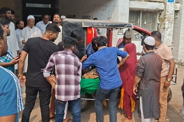 ভূমিকম্পের সময় হুড়োহুড়ি করে নামতে গিয়ে তিন শতাধিক শ্রমিক আহত