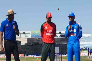 সেমিফাইনালে ভারতের বিপক্ষে ব্যাটিংয়ে বাংলাদেশ