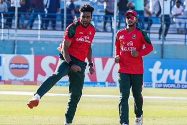 নাটকীয় সুপার ওভারে ভারতকে হারিয়ে ফাইনালে বাংলাদেশ