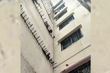 কেরানীগঞ্জে ভূমিকম্পে হেলে পড়ল ৭ তলা ভবন