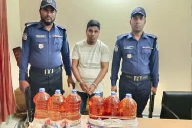 বান্দরবানে দেশীয় মদসহ গ্রেপ্তার ১