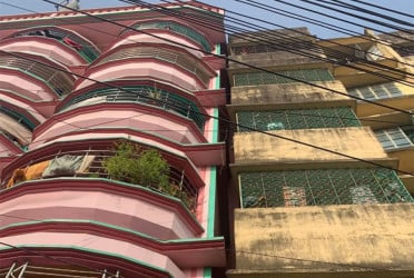 চট্টগ্রামে ভূমিকম্পে হেলে পড়েছে ভবন