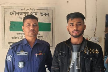 মোটরসাইকেল না পেয়ে বাড়িতে ককটেল বিস্ফোরণ, তরুণ কারাগারে