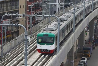 মেট্রো রেলের লাইন থেকে দুই অবিস্ফোরিত ককটেল উদ্ধার