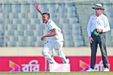 ৭০০ উইকেটের স্বপ্ন তাইজুলের