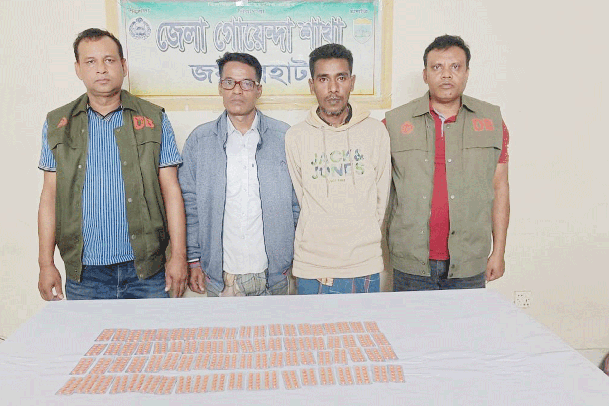 জয়পুরহাটে ট্যাপেন্টাডলসহ দুই মাদক কারবারি গ্রেফতার